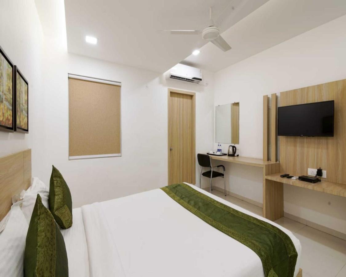 The Perch Hotel Visakhapatnam Buitenkant foto